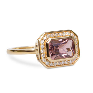 
            
                Load image into Gallery viewer, Gabriella East to West Ring - Morganite
            
        