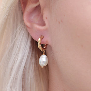 
            
                Load image into Gallery viewer, Gold Twisted Pearl Drop Earrings 
            
        