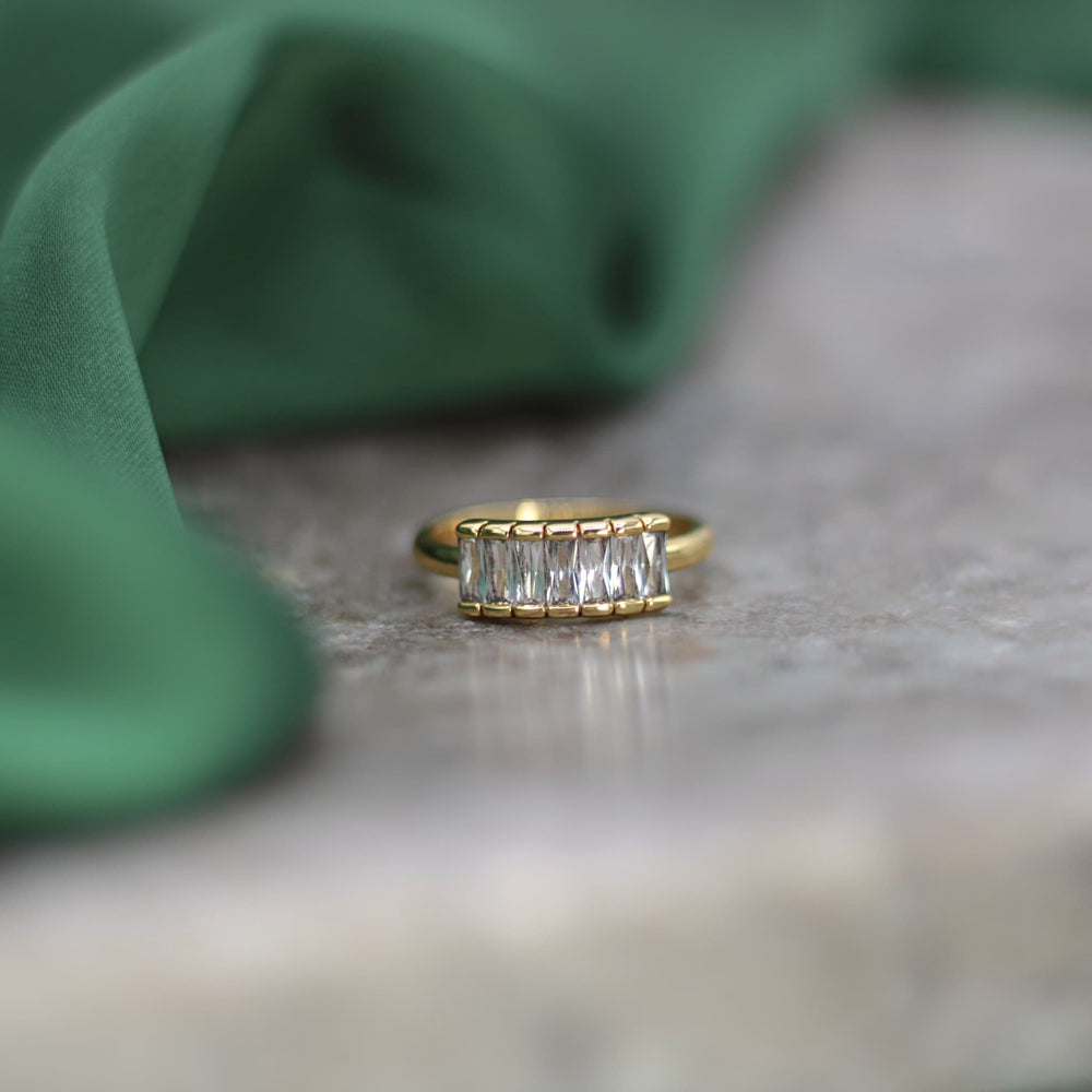 
            
                Load image into Gallery viewer, Gold plated clear baguette ring 
            
        